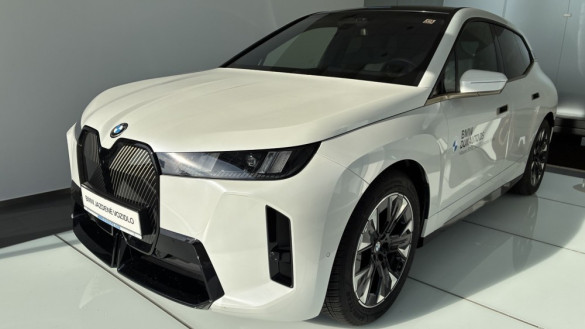 BMW iX xDrive60